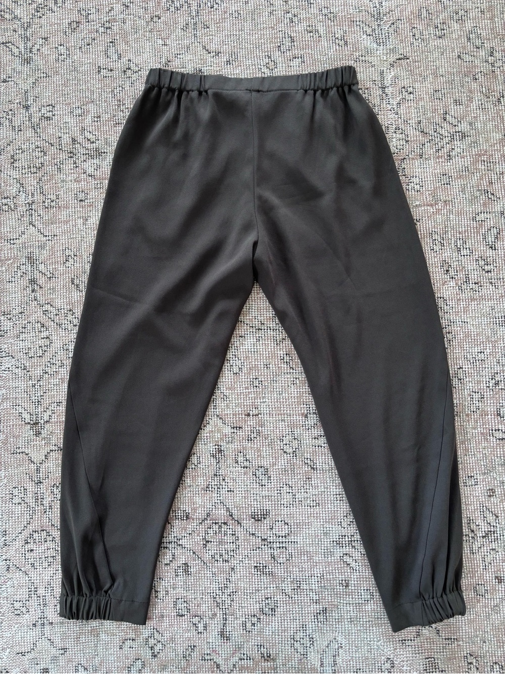 Babaton Aritzia Dexter pants dressed joggers army green S ankle cropped - Picture 2 of 6